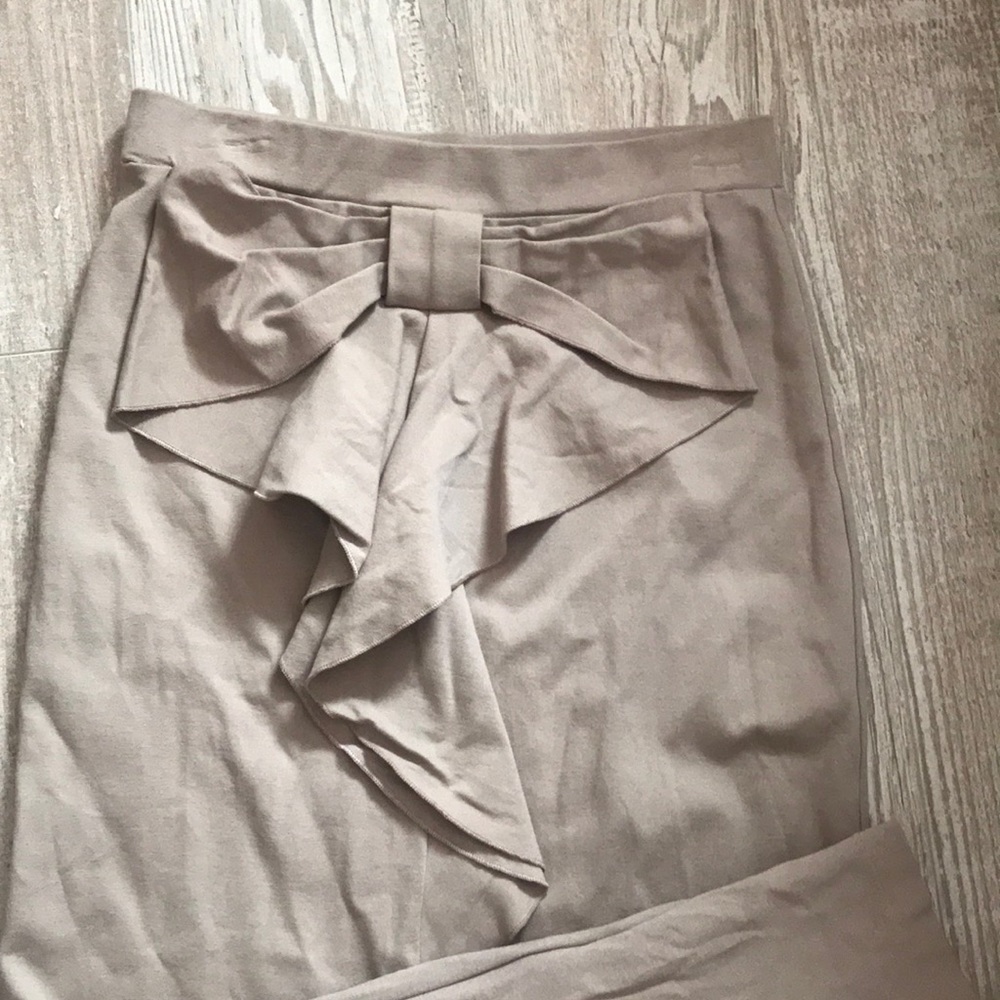Long nude maxi fitted bow skirt
